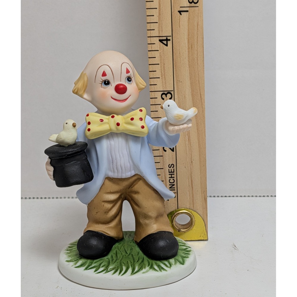 Lefton  1995 Clown Figurine with Top Hat and Doves #10669